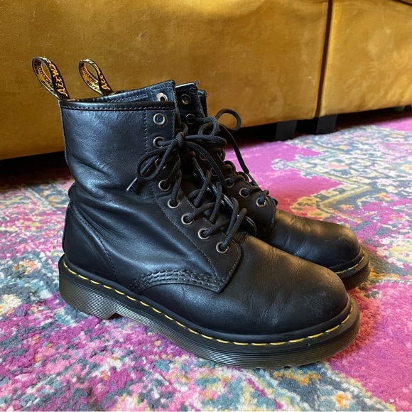 Dr Martens 1460 Leather Lace Up Boot - Picture 2 of 10
